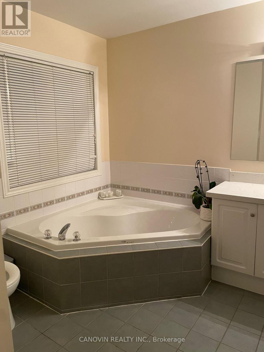 17 Waldron Crescent, Richmond Hill, Ontario  L4E 4A3 - Photo 14 - N12830140