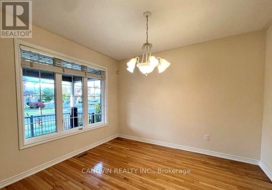 17 Waldron Crescent, Richmond Hill, Ontario  L4E 4A3 - Photo 2 - N12830140