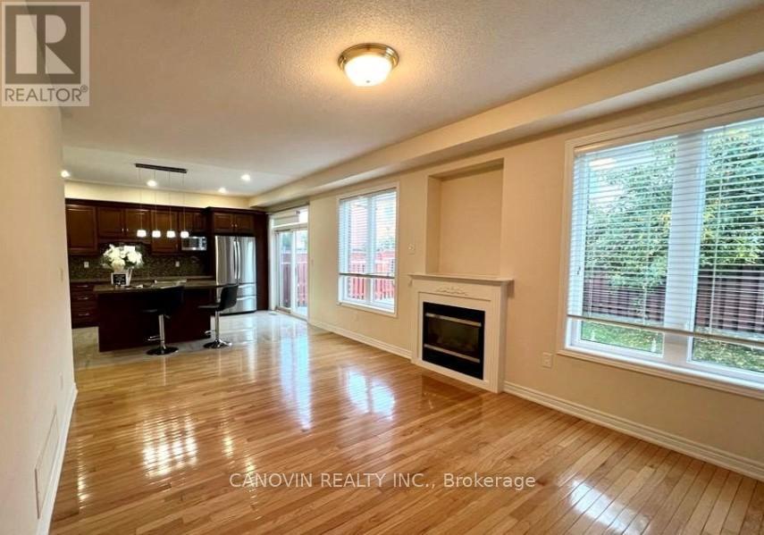 17 Waldron Crescent, Richmond Hill, Ontario  L4E 4A3 - Photo 6 - N12830140