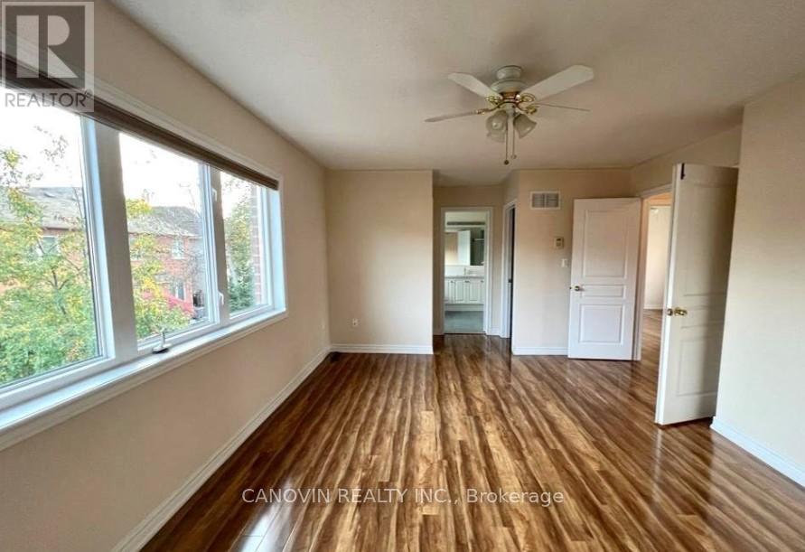 17 Waldron Crescent, Richmond Hill, Ontario  L4E 4A3 - Photo 8 - N12830140