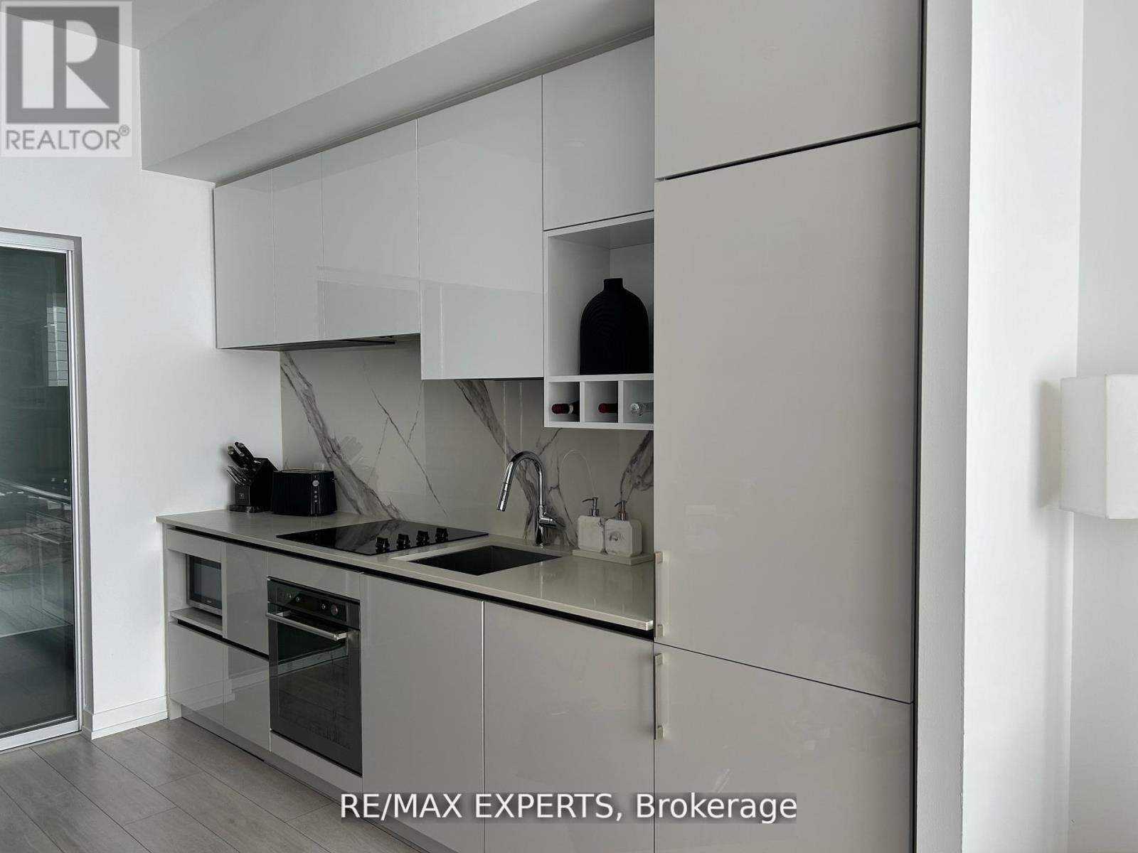 Th05 - 9 Buttermill Avenue W, Vaughan (Vaughan Corporate Centre), Ontario  L4K 0M5 - Photo 3 - N12830208