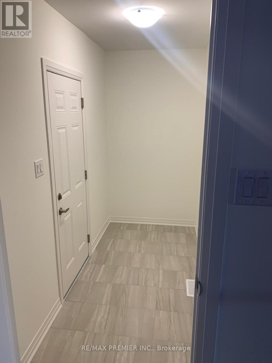 72 West Oak Trail, Barrie, Ontario  L9J 0K8 - Photo 11 - S12830186