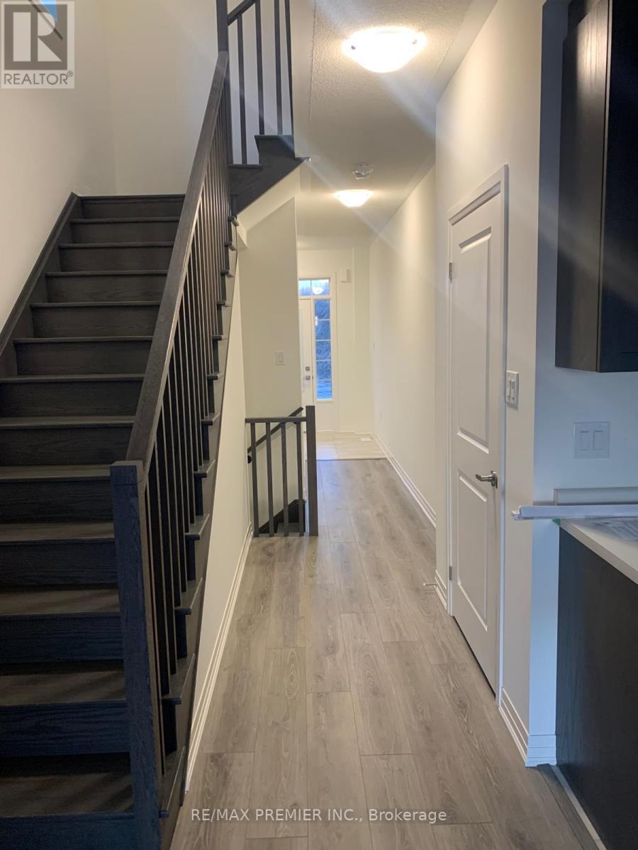 72 West Oak Trail, Barrie, Ontario  L9J 0K8 - Photo 7 - S12830186