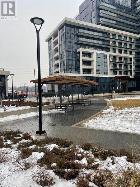 835 - 395 Dundas Street, Oakville, Ontario  L6M 4M2 - Photo 4 - W12830180