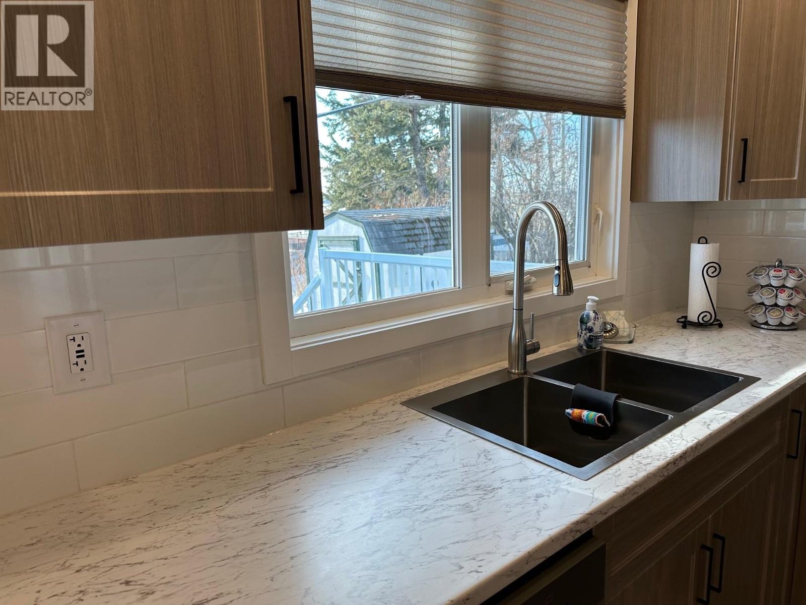 10711 103 Avenue, Fort St. John, British Columbia  V1J 2J2 - Photo 5 - R3052015