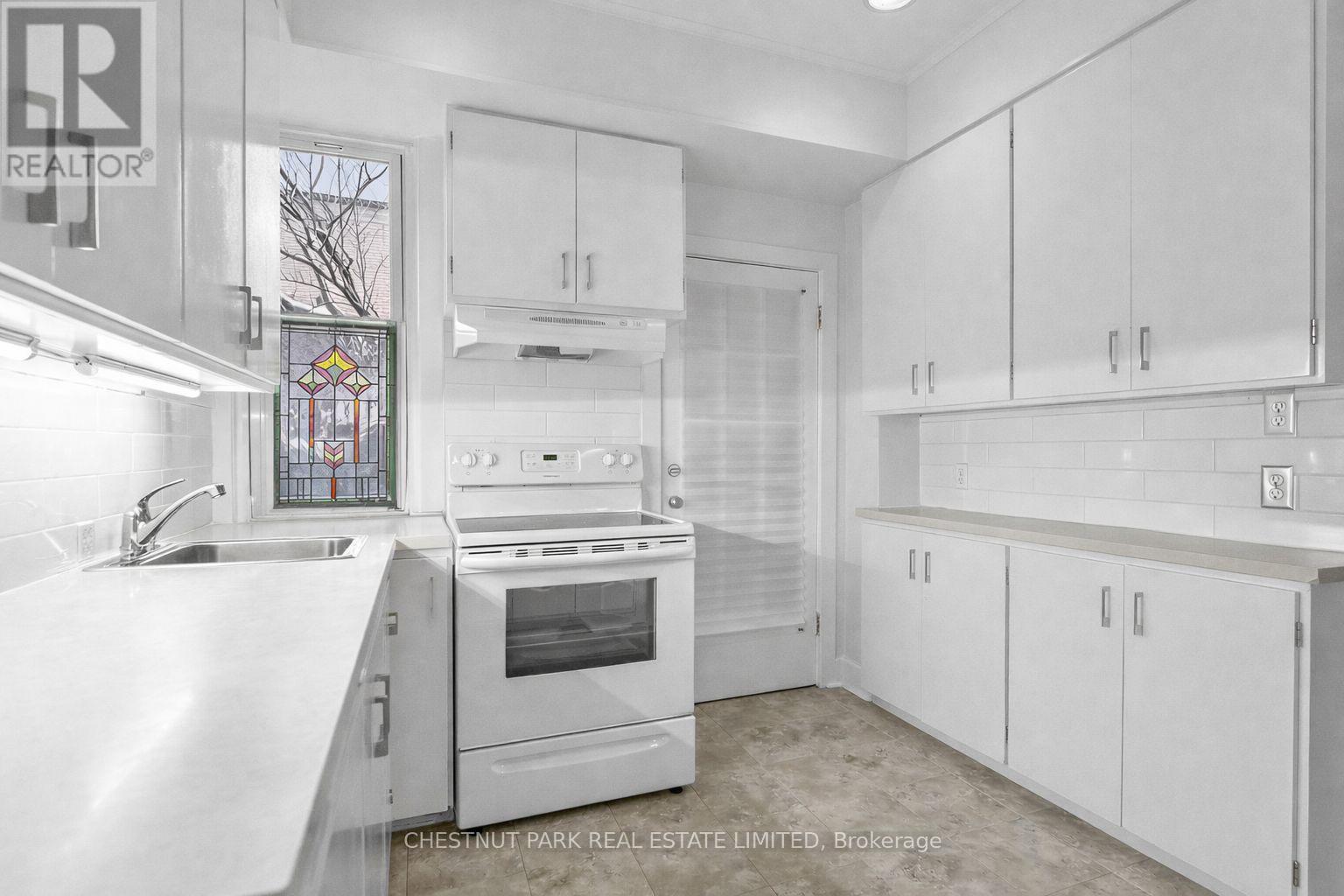 9 Maclennan Avenue, Toronto, Ontario  M4W 2Y4 - Photo 17 - C12830234