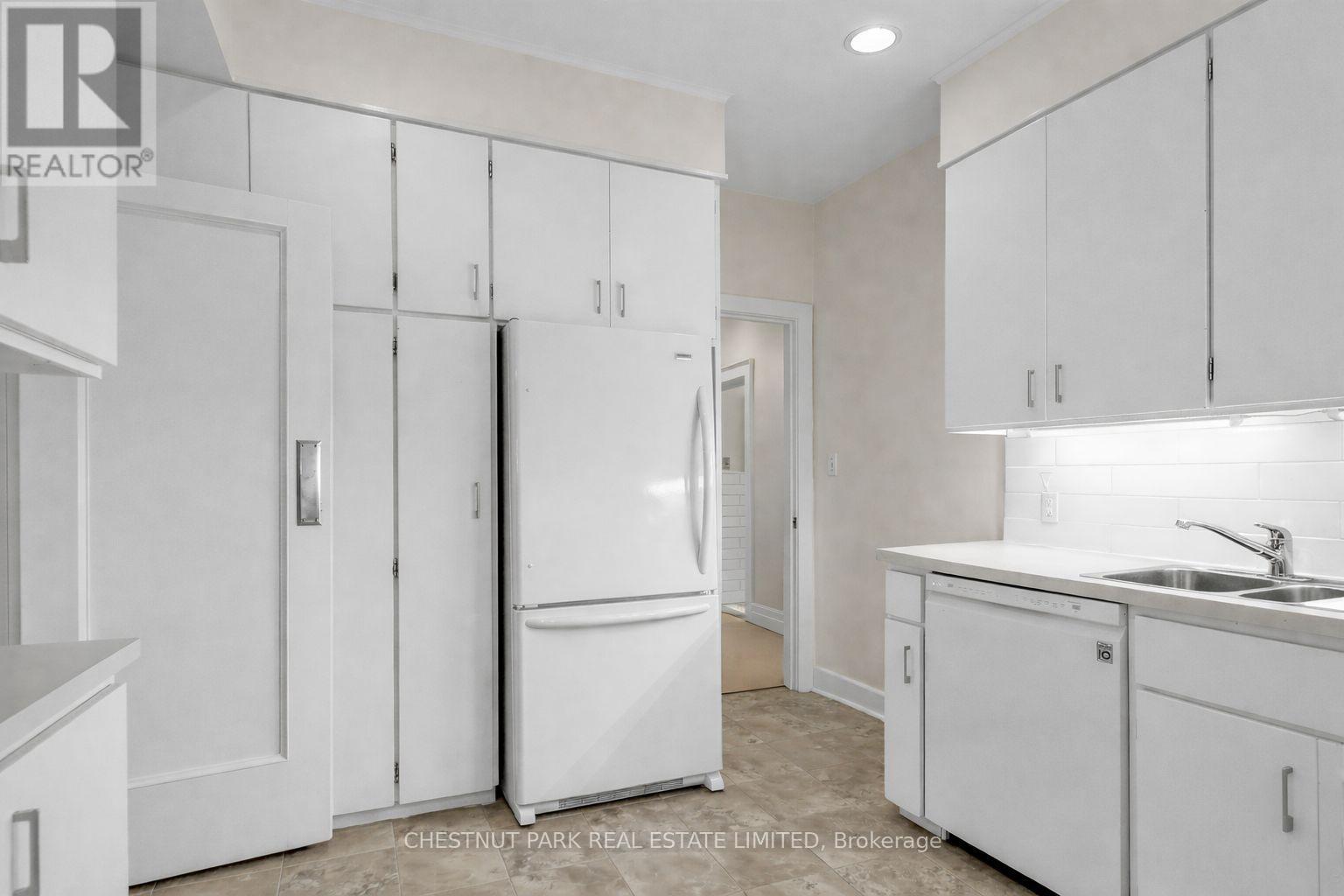 9 Maclennan Avenue, Toronto, Ontario  M4W 2Y4 - Photo 19 - C12830234