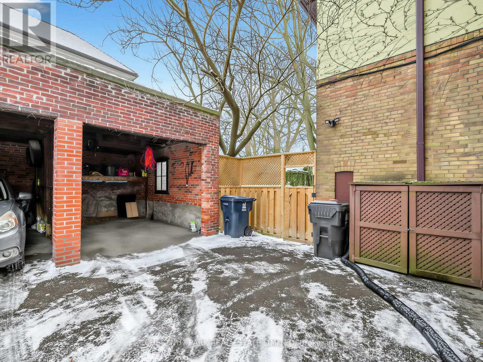 9 Maclennan Avenue, Toronto, Ontario  M4W 2Y4 - Photo 21 - C12830234