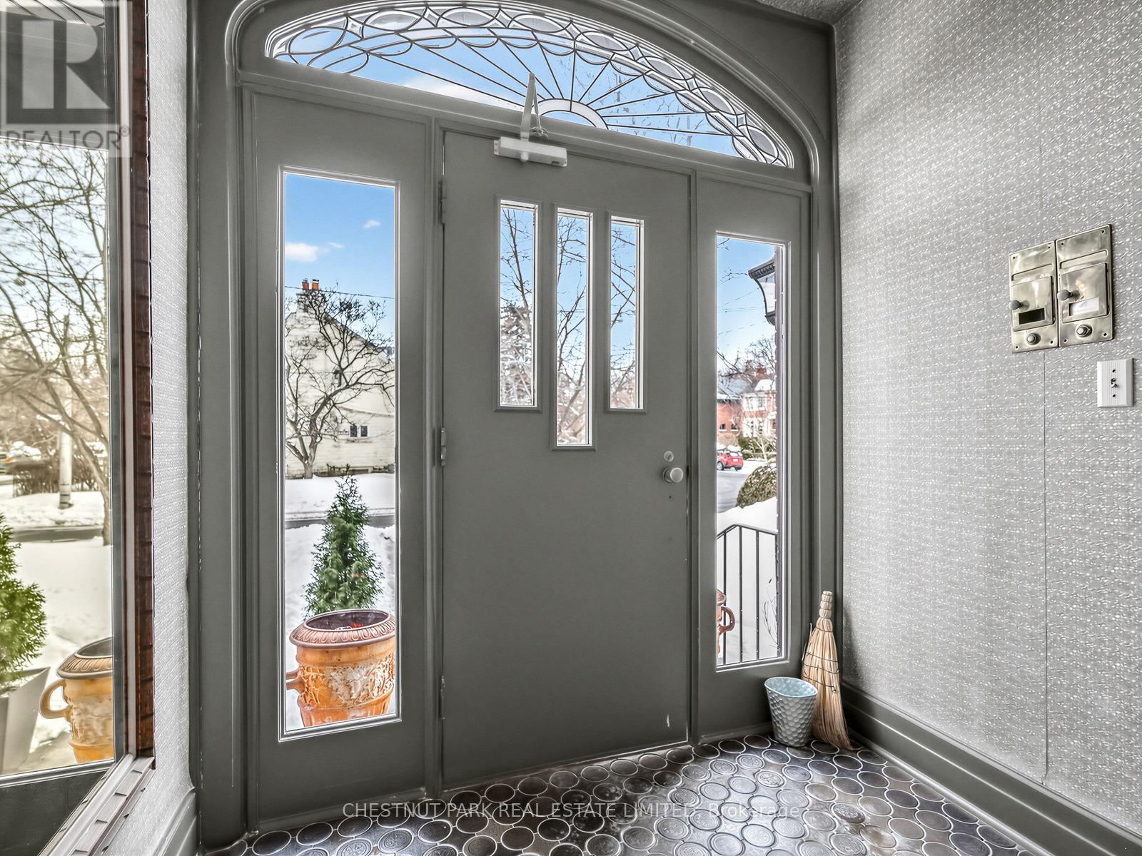 9 Maclennan Avenue, Toronto, Ontario  M4W 2Y4 - Photo 4 - C12830234