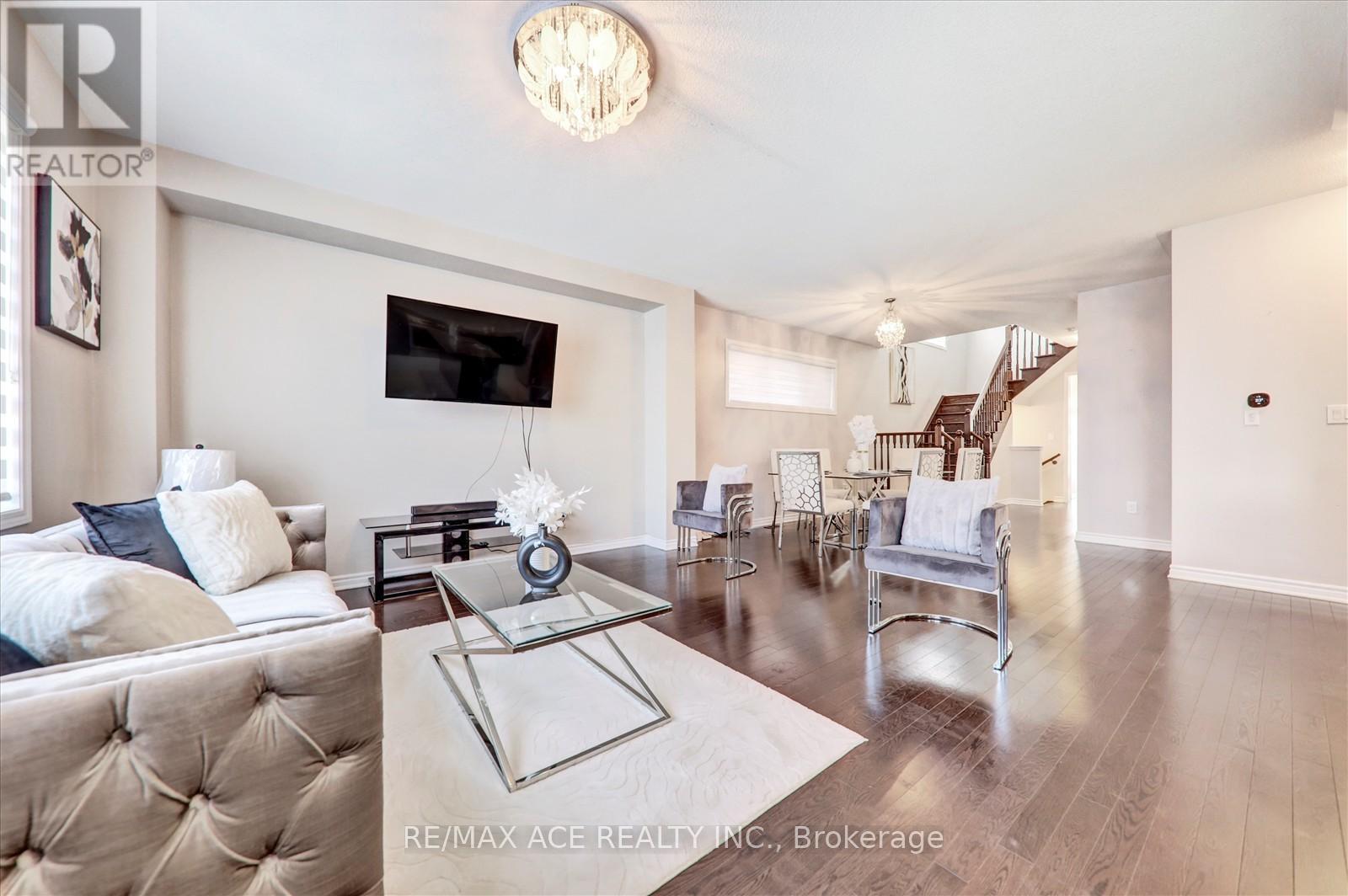 60 Westfield Drive, Whitby, Ontario  L1P 0E9 - Photo 13 - E12830216