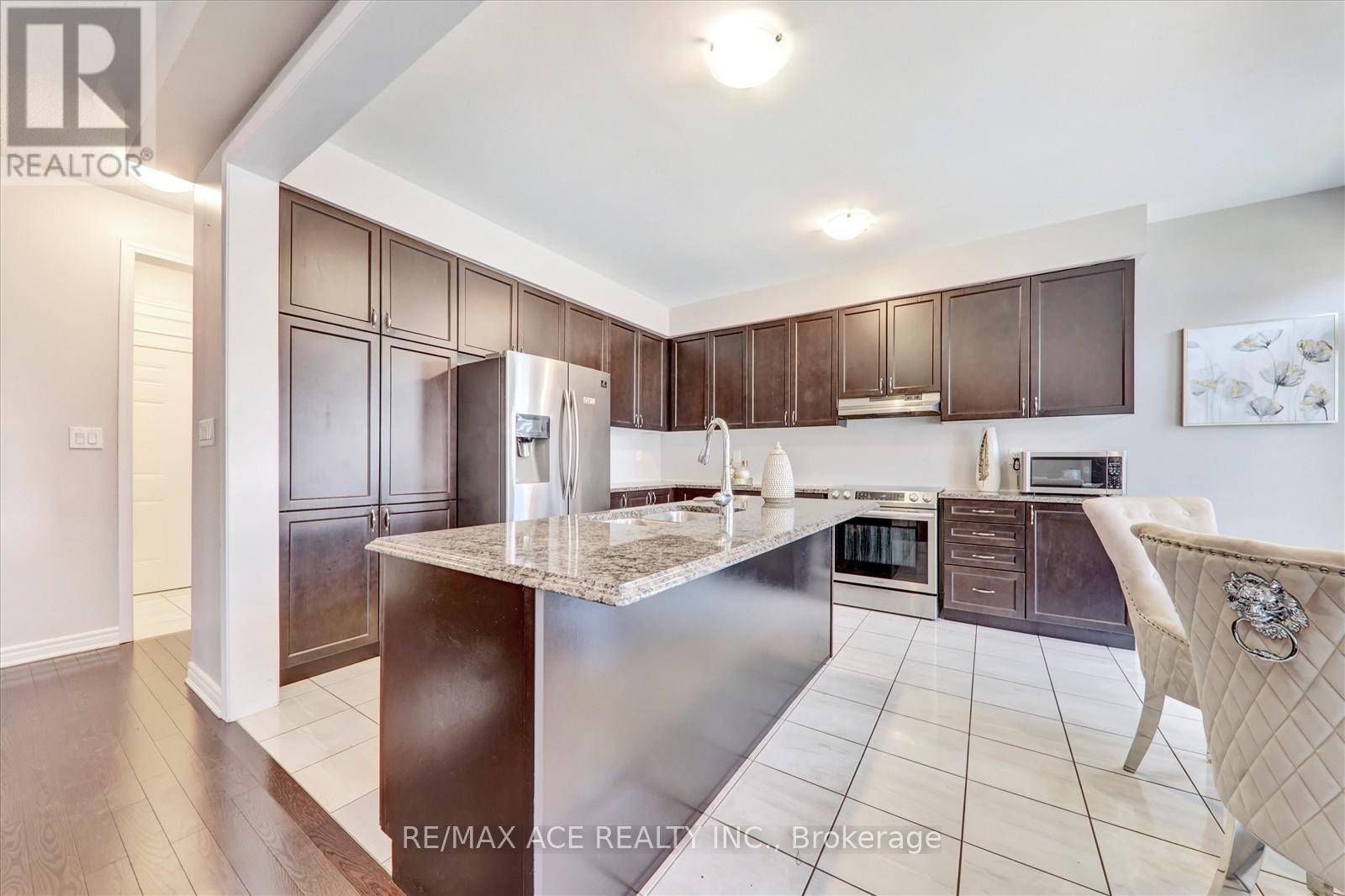 60 Westfield Drive, Whitby, Ontario  L1P 0E9 - Photo 15 - E12830216