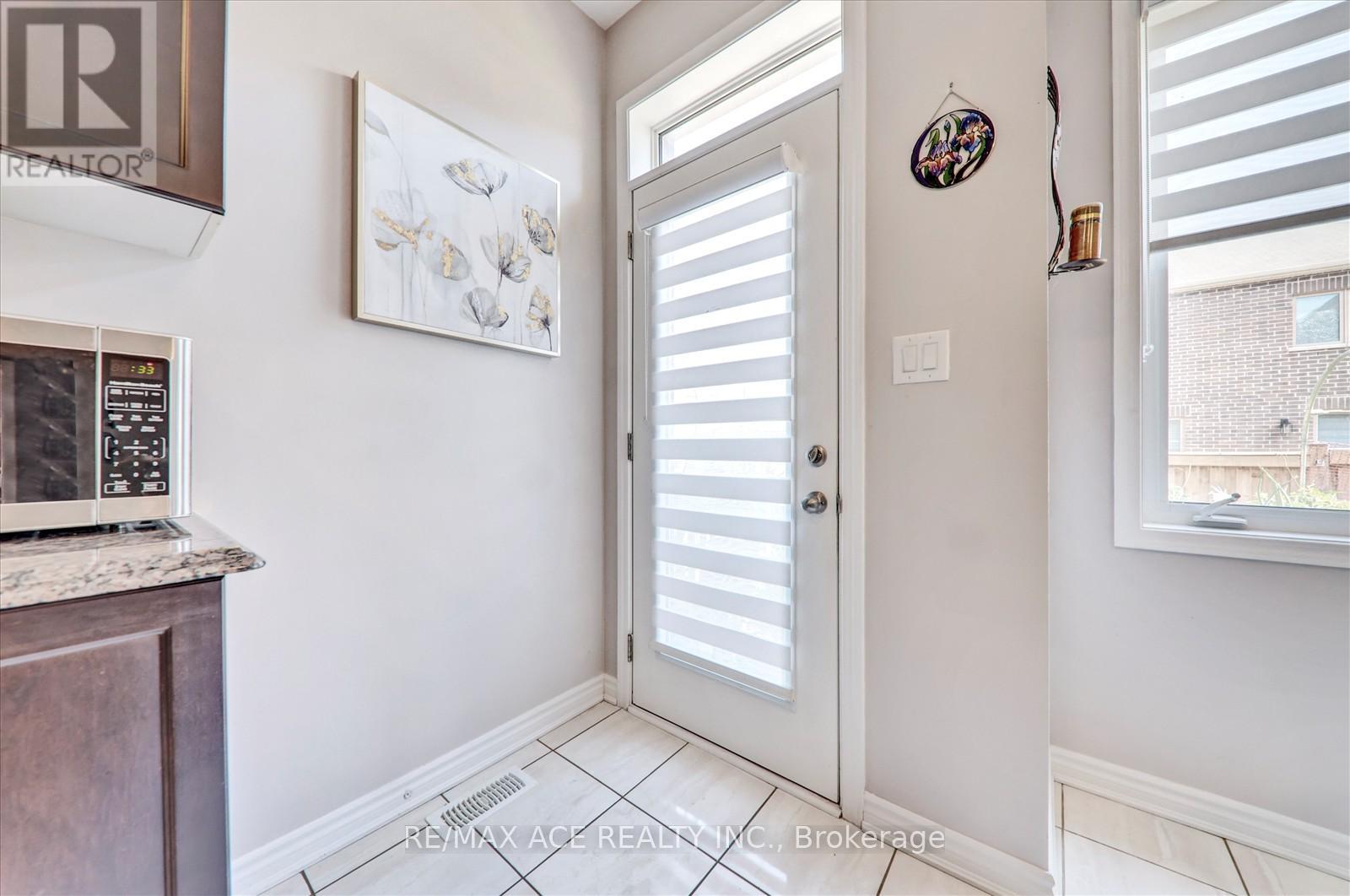 60 Westfield Drive, Whitby, Ontario  L1P 0E9 - Photo 18 - E12830216