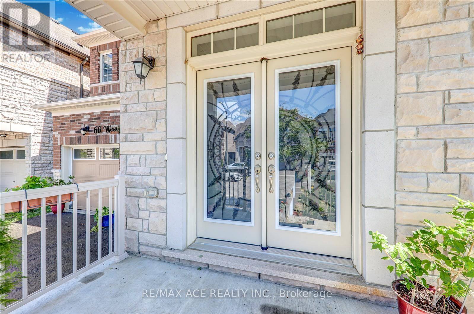 60 Westfield Drive, Whitby, Ontario  L1P 0E9 - Photo 5 - E12830216