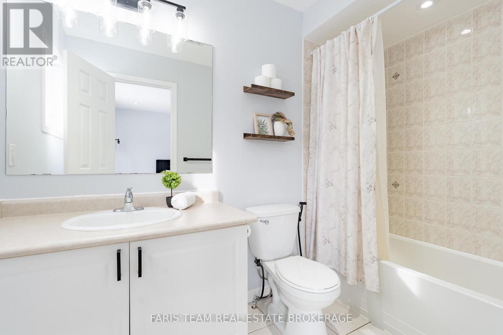 92 Wesley Avenue, Wasaga Beach, Ontario  L9Z 0B9 - Photo 15 - S12830222