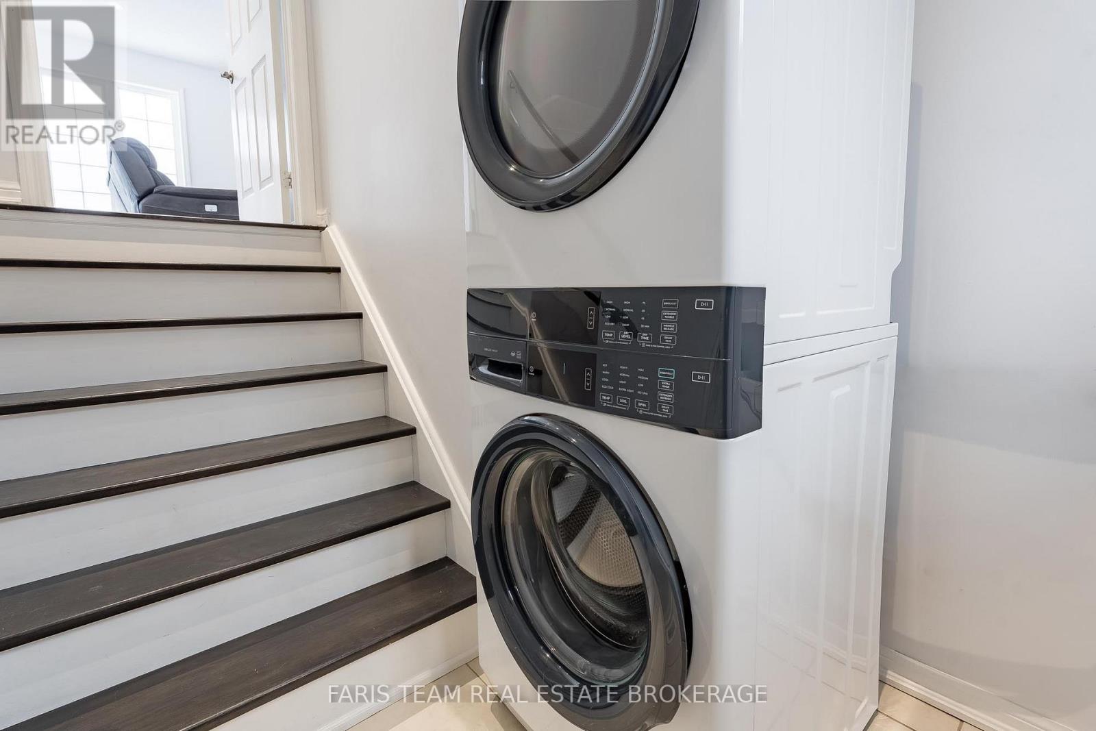 92 Wesley Avenue, Wasaga Beach, Ontario  L9Z 0B9 - Photo 18 - S12830222