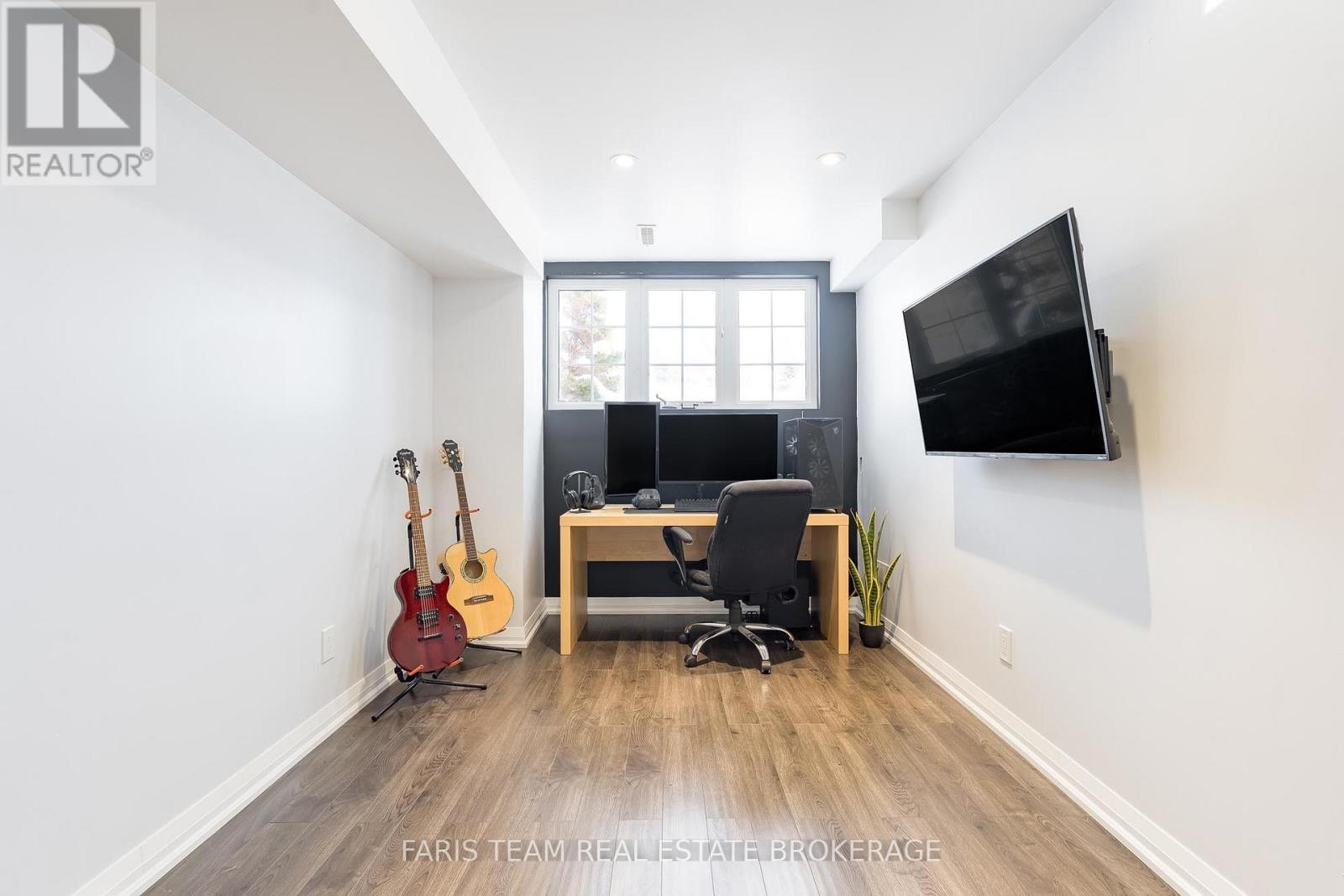 92 Wesley Avenue, Wasaga Beach, Ontario  L9Z 0B9 - Photo 21 - S12830222