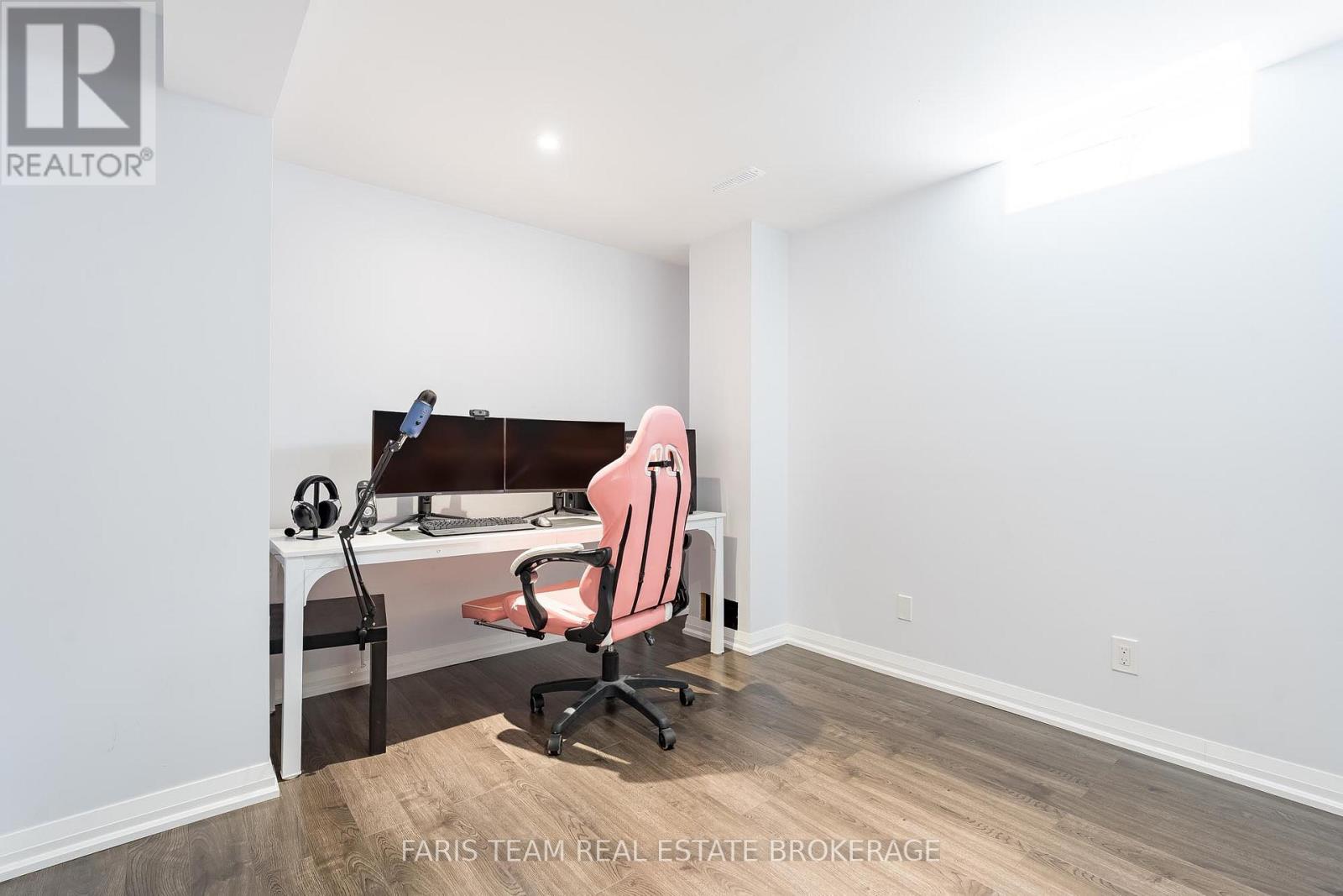 92 Wesley Avenue, Wasaga Beach, Ontario  L9Z 0B9 - Photo 22 - S12830222