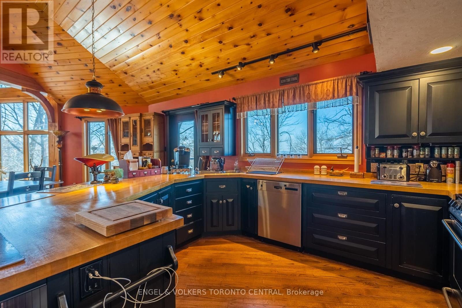 11 Valleycrest Drive, Oro-Medonte (Horseshoe Valley), Ontario  L0L 2L0 - Photo 10 - S12830230