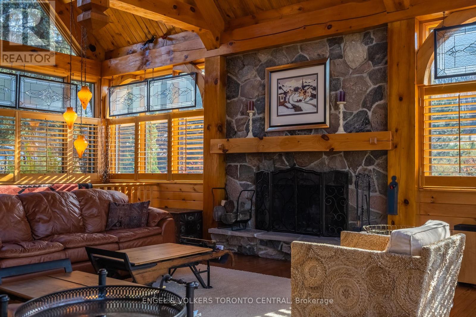 11 Valleycrest Drive, Oro-Medonte (Horseshoe Valley), Ontario  L0L 2L0 - Photo 5 - S12830230