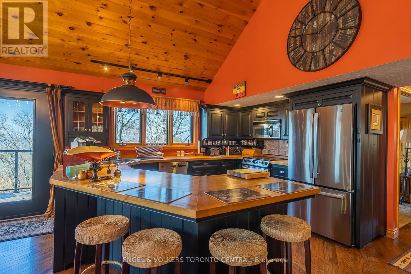 11 Valleycrest Drive, Oro-Medonte (Horseshoe Valley), Ontario  L0L 2L0 - Photo 9 - S12830230