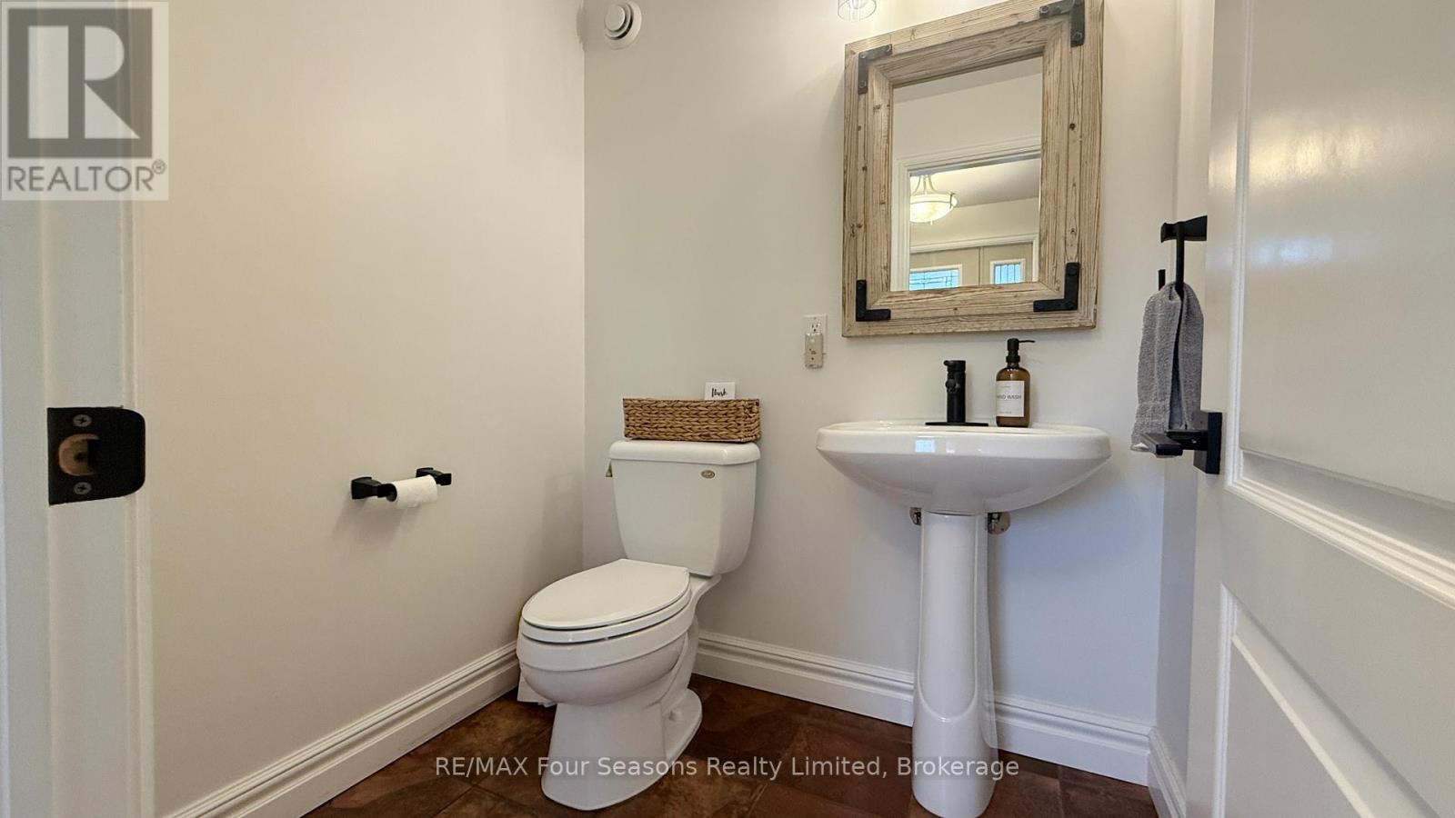 37 Silver Lake Crescent, South Bruce Peninsula, Ontario  N0H 2G0 - Photo 15 - X12494692