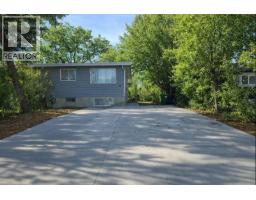 74 Carleton Place W, Lethbridge, Alberta