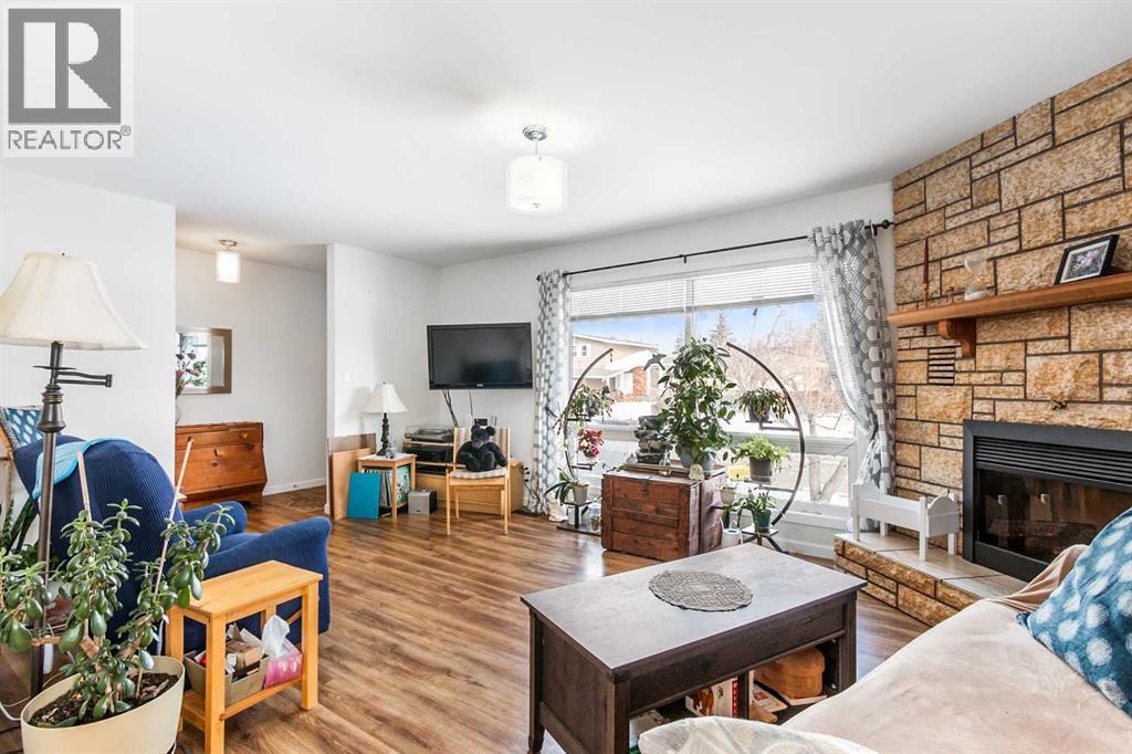 653 Macewan Drive, Carstairs, Alberta  T0M 0N0 - Photo 4 - A2286627