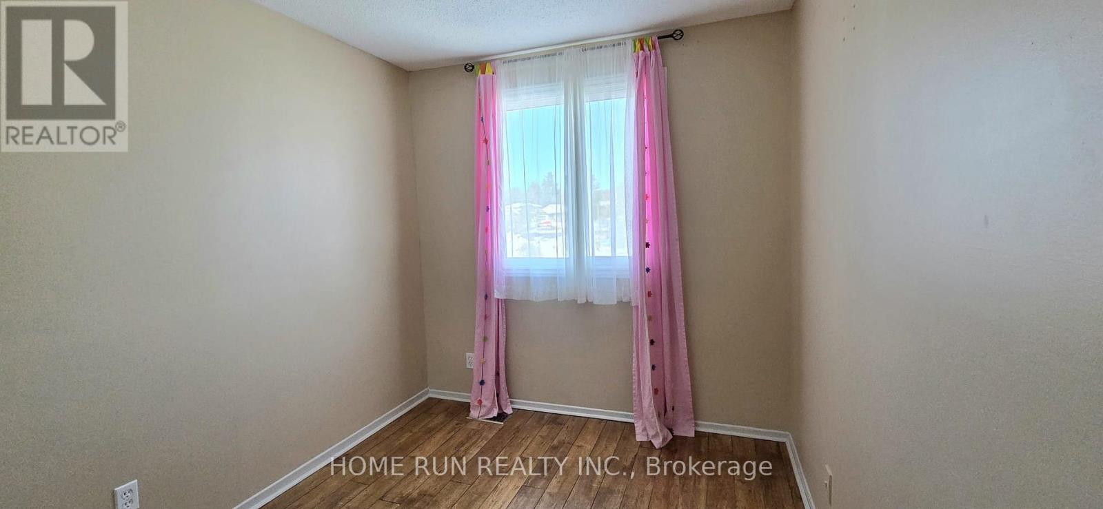 1994 Greenway Parkway, Ottawa, Ontario K1B 5A8 - Photo 18 - X12830262