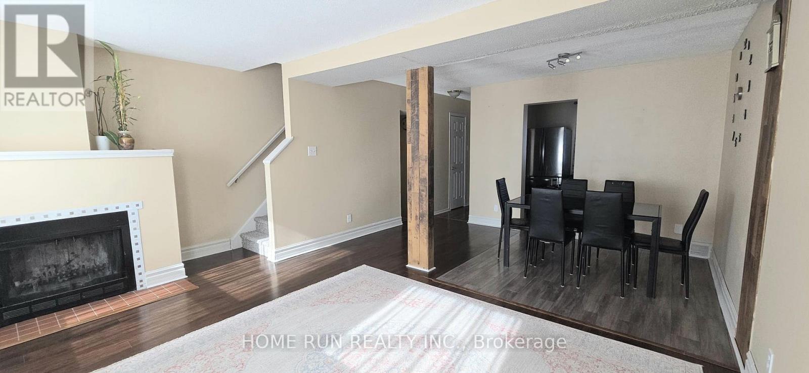 1994 Greenway Parkway, Ottawa, Ontario K1B 5A8 - Photo 3 - X12830262