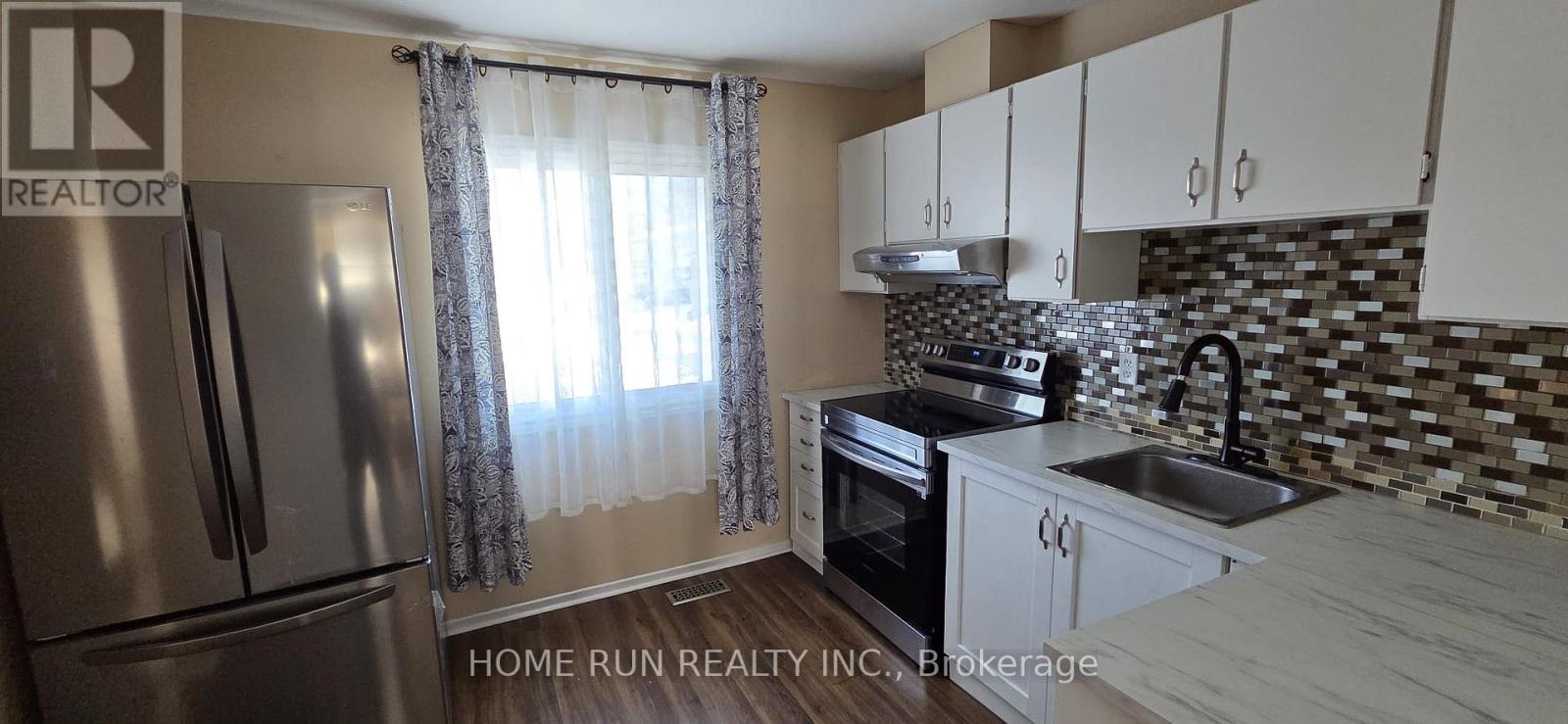 1994 Greenway Parkway, Ottawa, Ontario K1B 5A8 - Photo 8 - X12830262