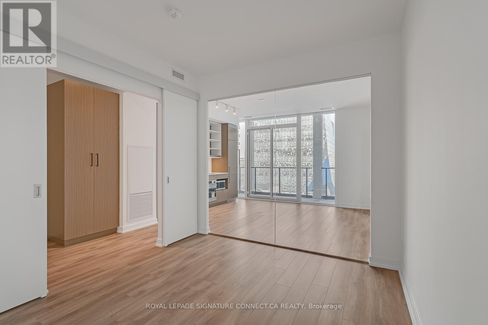 517 - 20 Edward Street, Toronto, Ontario  M5G 1C9 - Photo 9 - C12830246