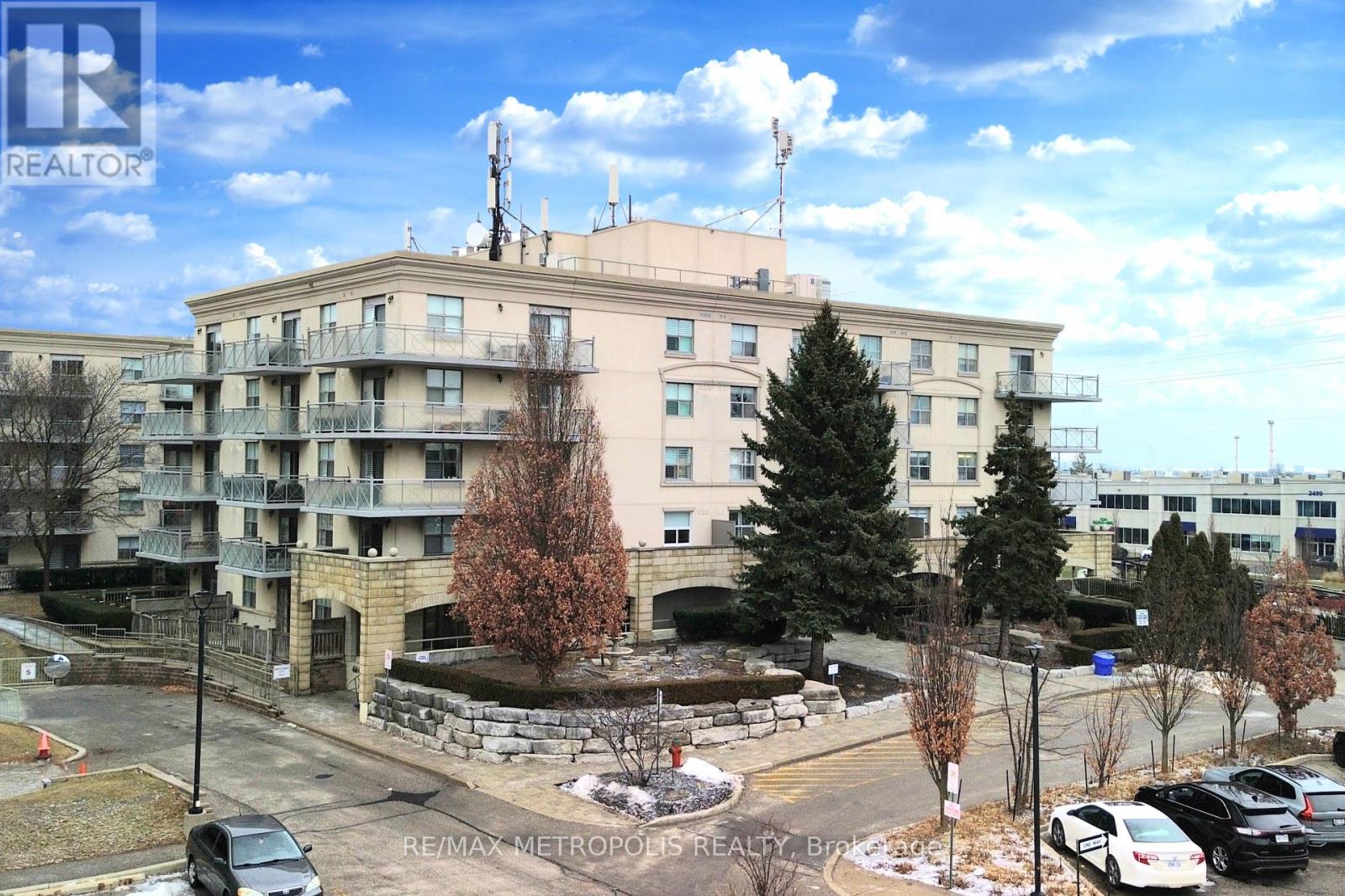 216 - 2500 Rutherford Road, Vaughan, Ontario  L4K 5N7 - Photo 1 - N12830260