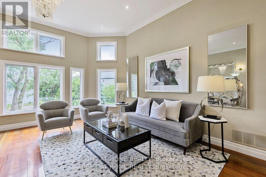 429 North Lake Road, Richmond Hill, Ontario  L4E 3A7 - Photo 11 - N12830288