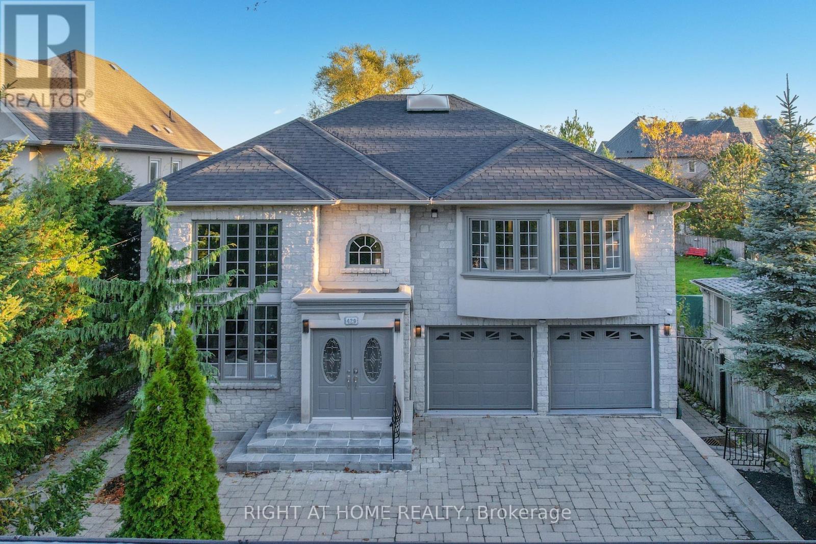 429 North Lake Road, Richmond Hill, Ontario  L4E 3A7 - Photo 6 - N12830288