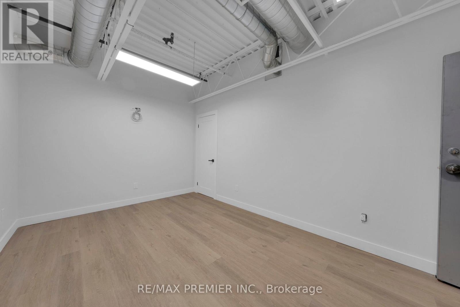 9 Upper - 185 Trowers Road, Vaughan, Ontario  L4L 5Z5 - Photo 10 - N12830306