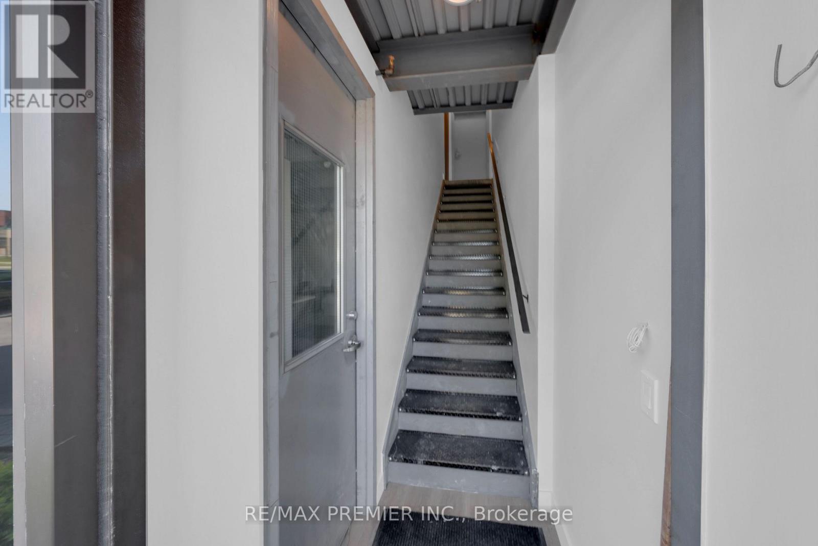 9 Upper - 185 Trowers Road, Vaughan, Ontario  L4L 5Z5 - Photo 4 - N12830306