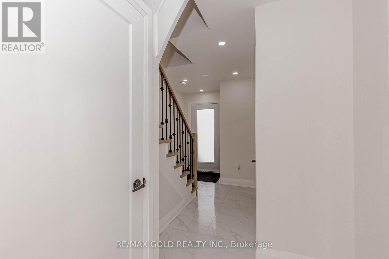 78 Deerpark Crescent, Brampton, Ontario  L6X 2T7 - Photo 10 - W12830254