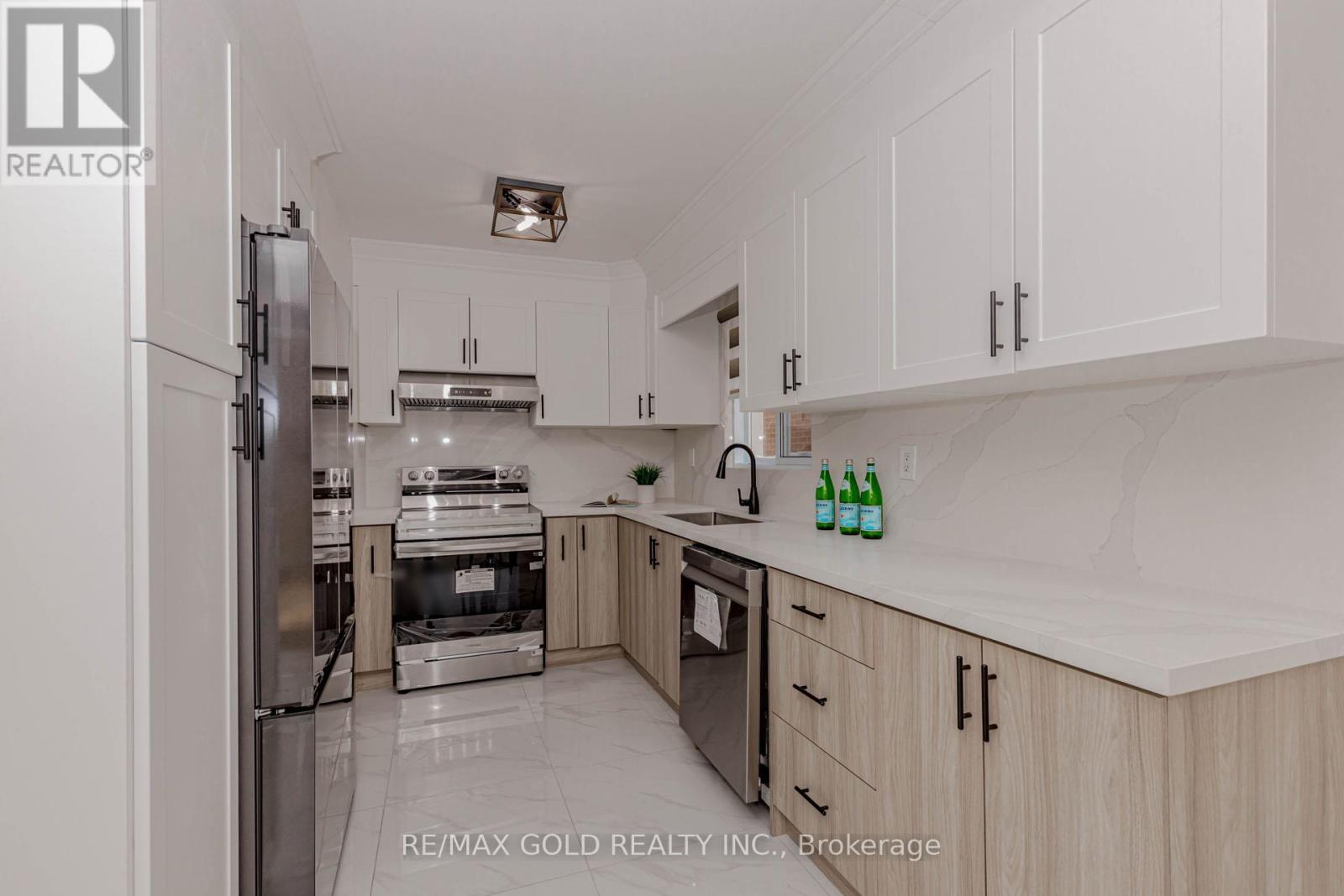 78 Deerpark Crescent, Brampton, Ontario  L6X 2T7 - Photo 8 - W12830254