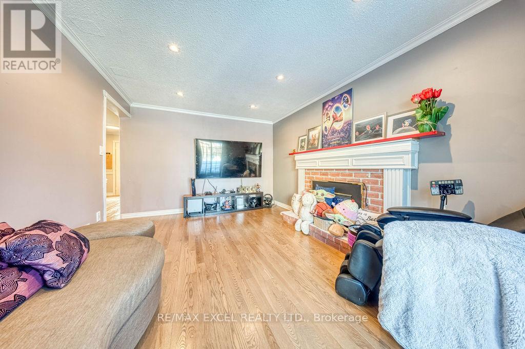 3031 Kilbride Court, Mississauga, Ontario  L5N 3C5 - Photo 11 - W12830266