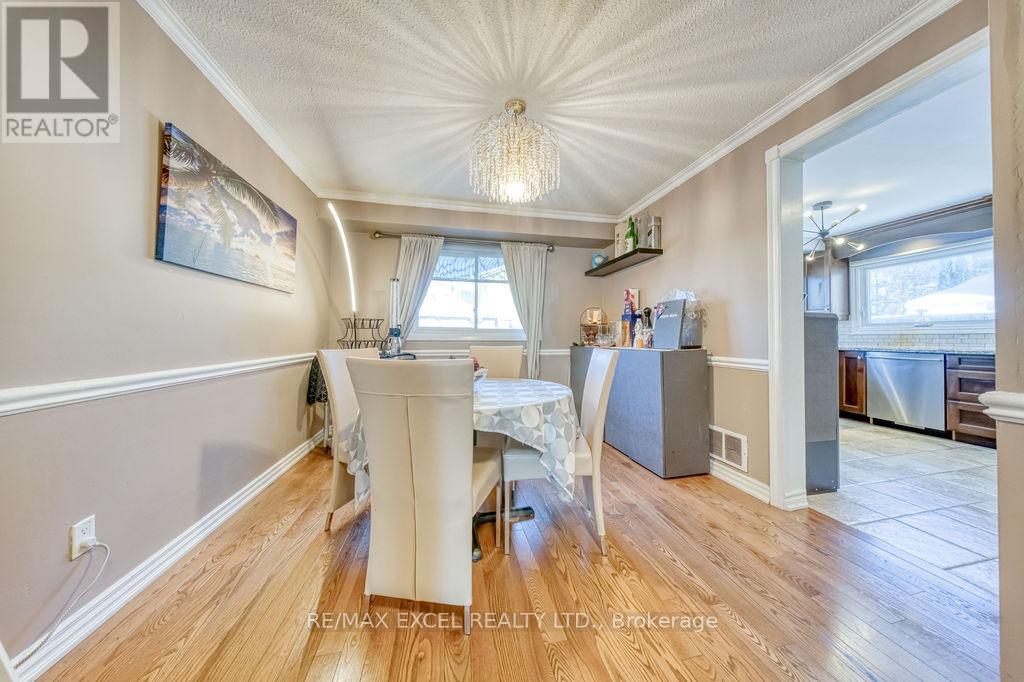 3031 Kilbride Court, Mississauga, Ontario  L5N 3C5 - Photo 12 - W12830266