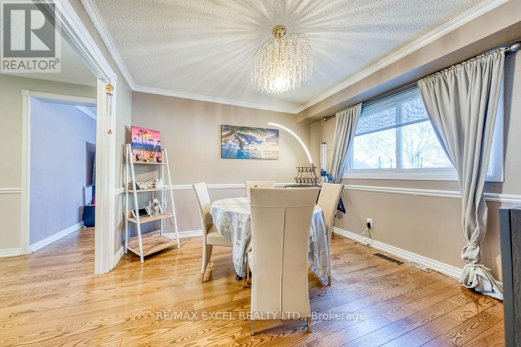 3031 Kilbride Court, Mississauga, Ontario  L5N 3C5 - Photo 13 - W12830266