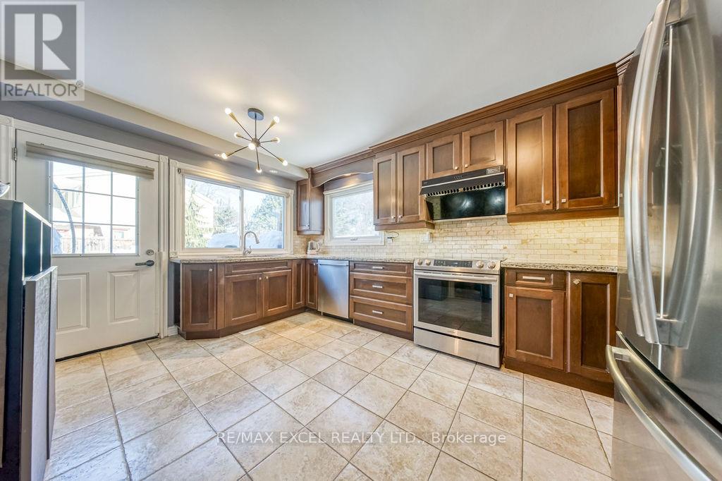 3031 Kilbride Court, Mississauga, Ontario  L5N 3C5 - Photo 15 - W12830266