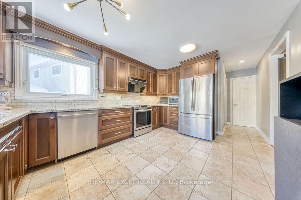 3031 Kilbride Court, Mississauga, Ontario  L5N 3C5 - Photo 16 - W12830266