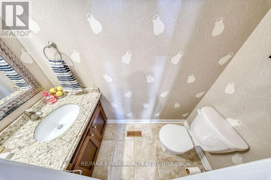 3031 Kilbride Court, Mississauga, Ontario  L5N 3C5 - Photo 19 - W12830266