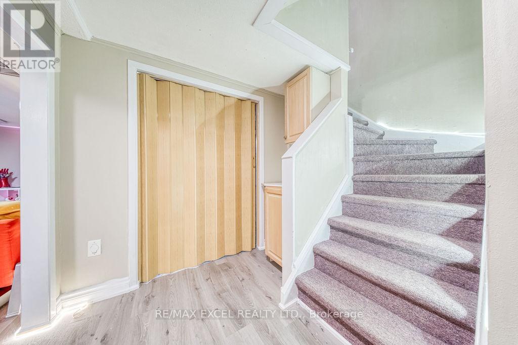 3031 Kilbride Court, Mississauga, Ontario  L5N 3C5 - Photo 31 - W12830266