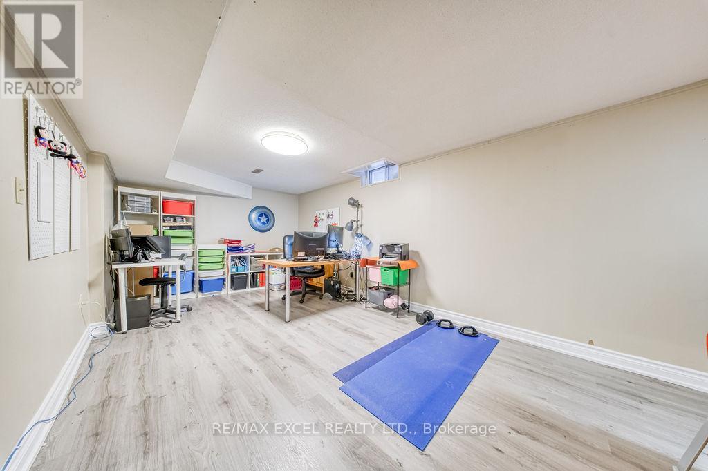 3031 Kilbride Court, Mississauga, Ontario  L5N 3C5 - Photo 32 - W12830266