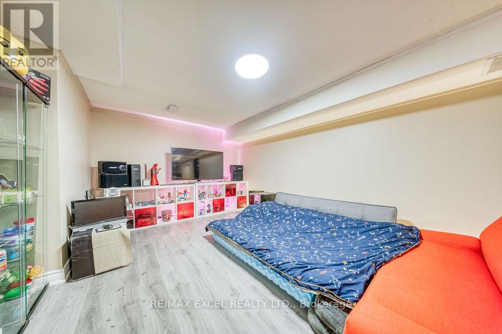 3031 Kilbride Court, Mississauga, Ontario  L5N 3C5 - Photo 34 - W12830266