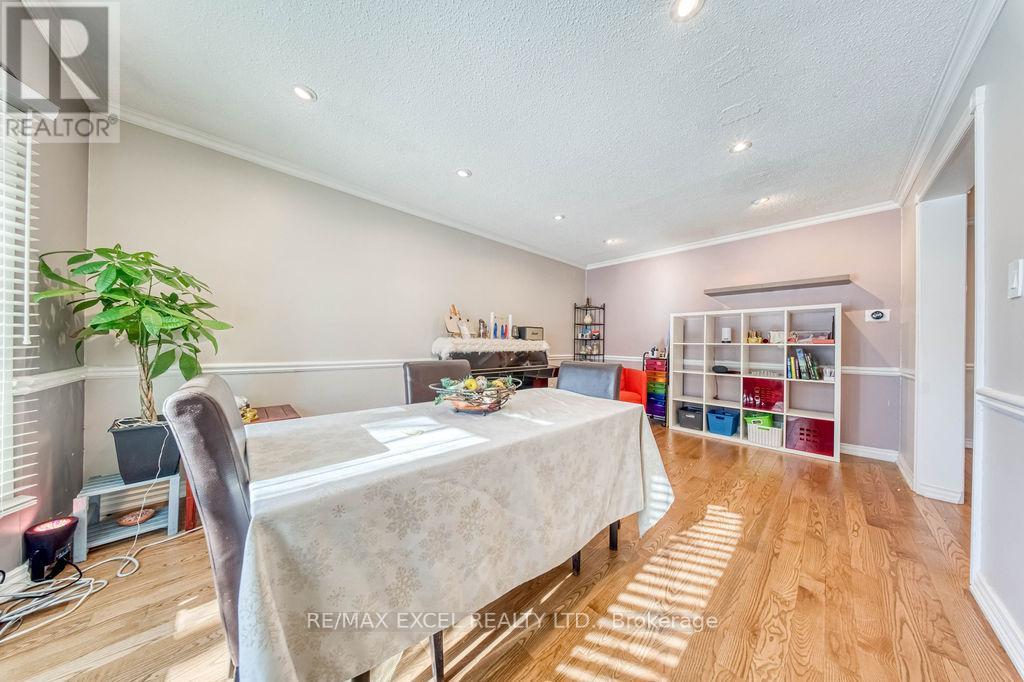 3031 Kilbride Court, Mississauga, Ontario  L5N 3C5 - Photo 7 - W12830266