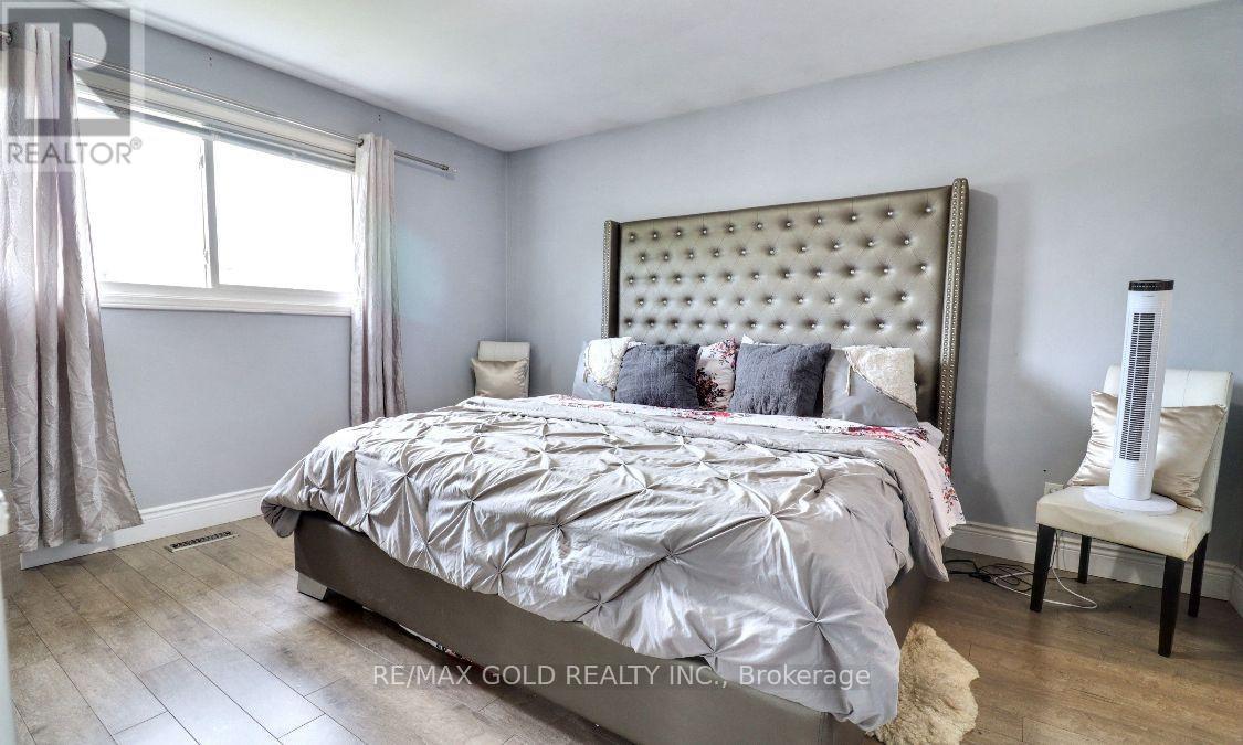 Upper Level - 28 Poinsettia Place, Brampton, Ontario  L6S 3S1 - Photo 4 - W12828388