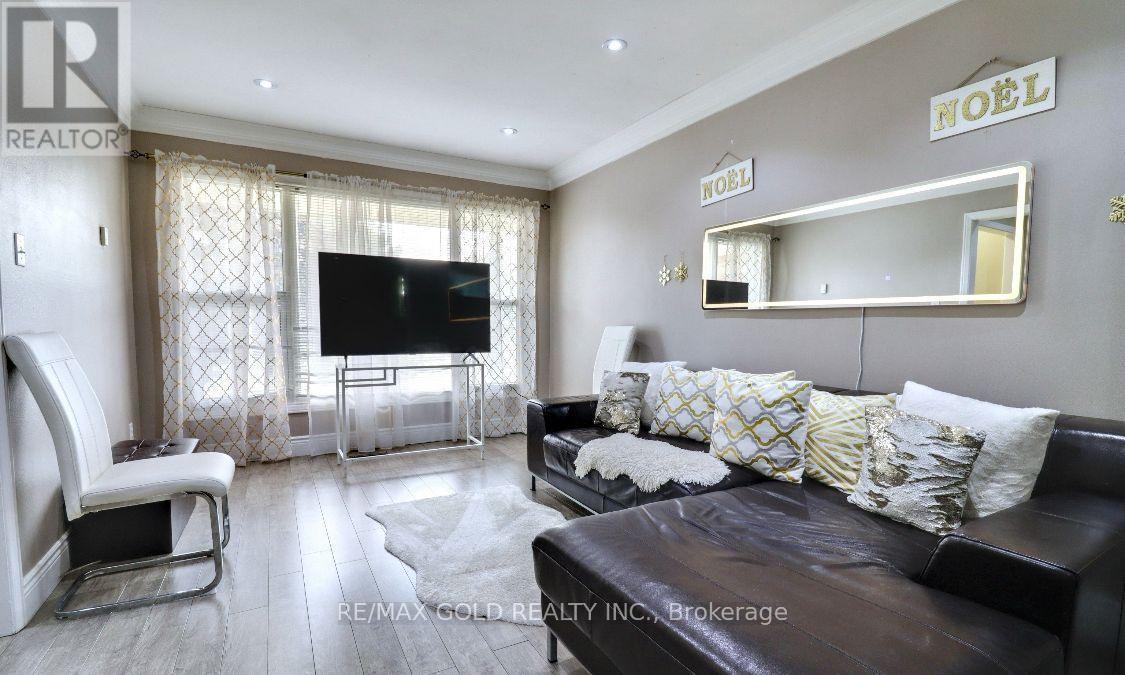 Upper Level - 28 Poinsettia Place, Brampton, Ontario  L6S 3S1 - Photo 2 - W12828388